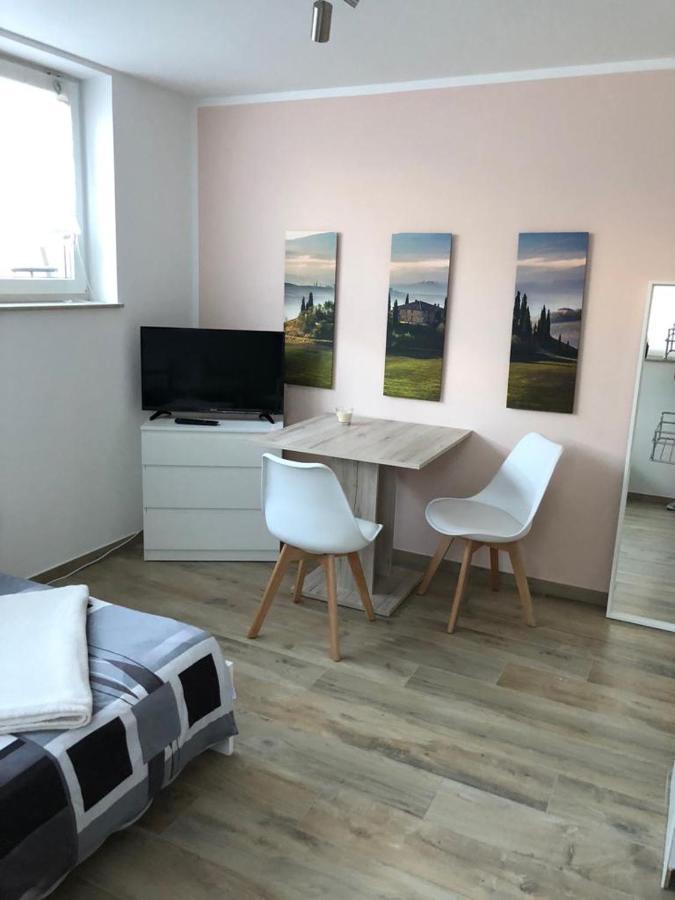 Ferienwohnungen Lamisto Am Waldesrand Neckartenzlingen Екстер'єр фото